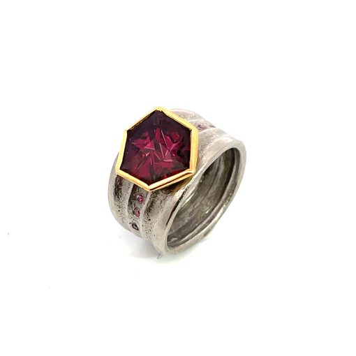 Atelier Zobel: Munsteiner-Cut Garnet Ring