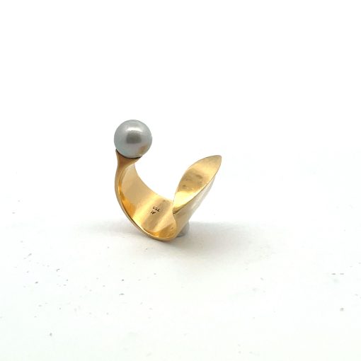 Angela Hubel: 18K Pearl Ring - Image 2